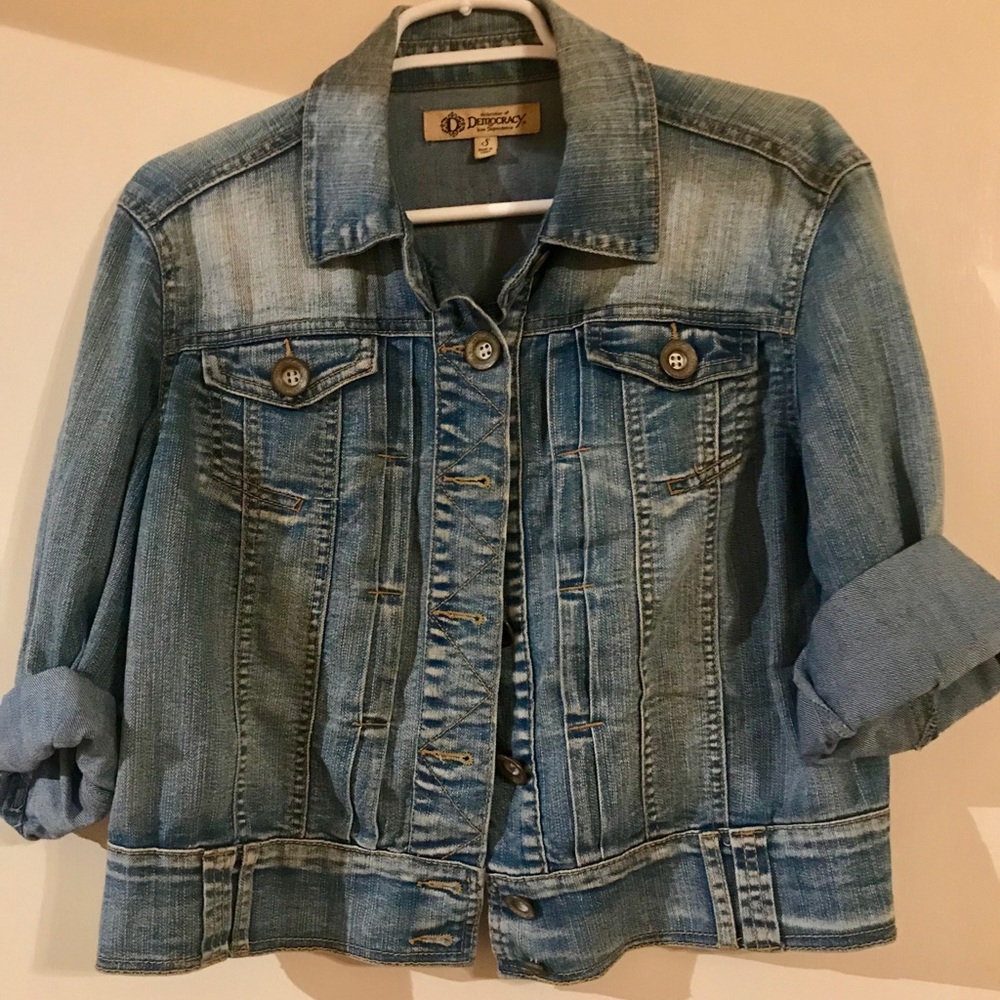 Democracy women’s cropped jean jacket size small